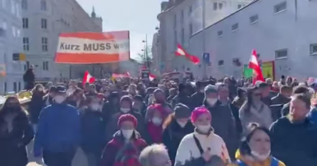 В Вене тысячи людей вышли на протест против карантина