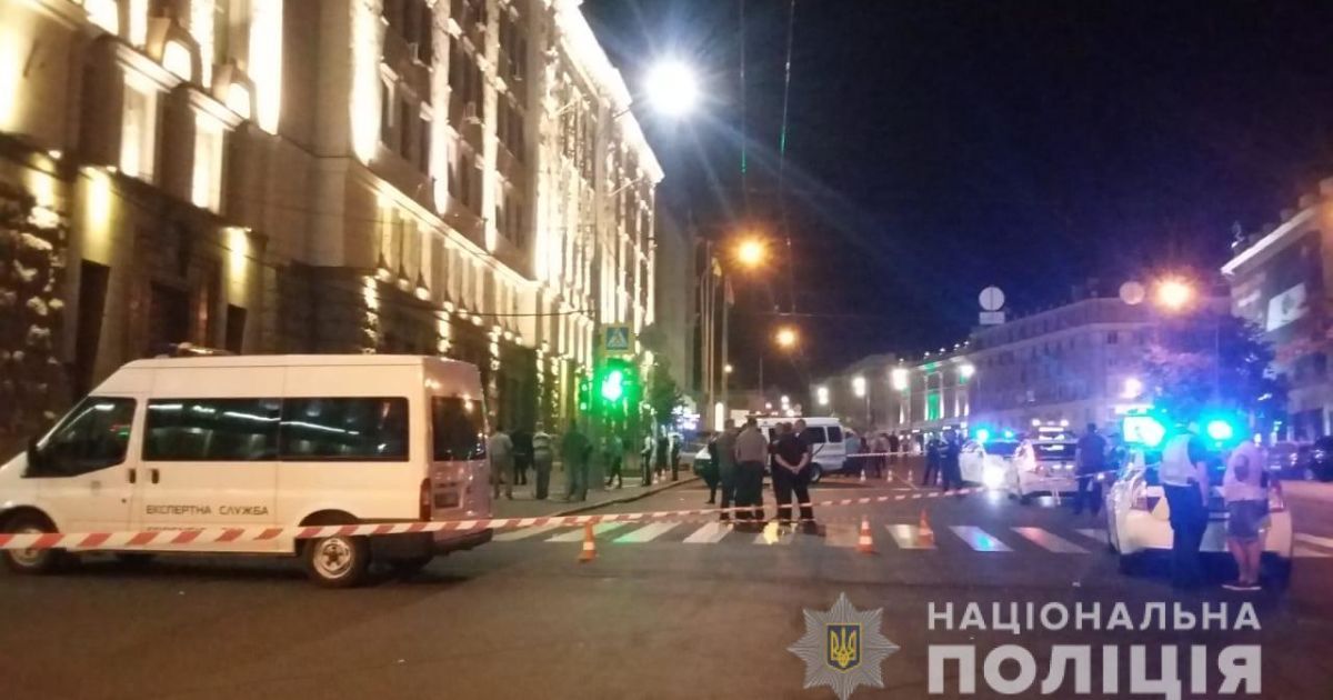 У загиблого поліцейського залишилася дворічна донька. Що наразі відомо про стрілянину у харківській мерії
