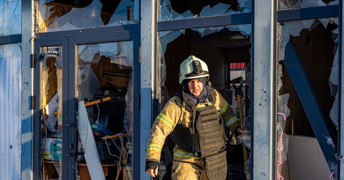 Пошкодження на ринку в Харкові після атаки російським дроном