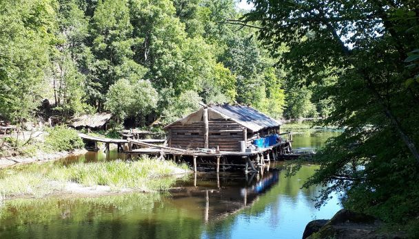 декорації до фільму "Слов'яни", який знімали в Денишах Фото: Юлія Мельничук