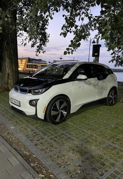 BMW припиняє виробництво свого найпершого електрокара