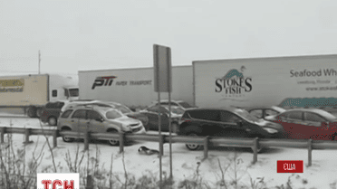 В нескольких штатах на востоке США движение транспорта парализовала непогода