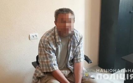 Змусив двох дітей роздягнутись та показував їм свій статевий орган: у Києві затримали 50-річного педофіла