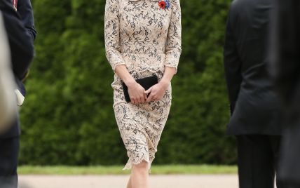 Еще один выход герцогини: Кэтрин подчеркнула фигуру красивым кружевным нарядом
