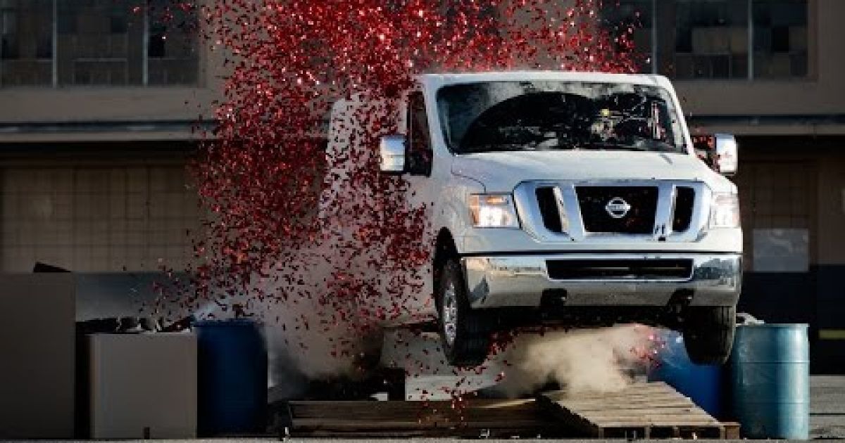 Коммерческий фургон Nissan NV3500 HD прошел испытание дрифтом (Видео)