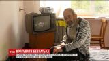 На Прикарпатье молодежь спасла 70-летнего бездомного