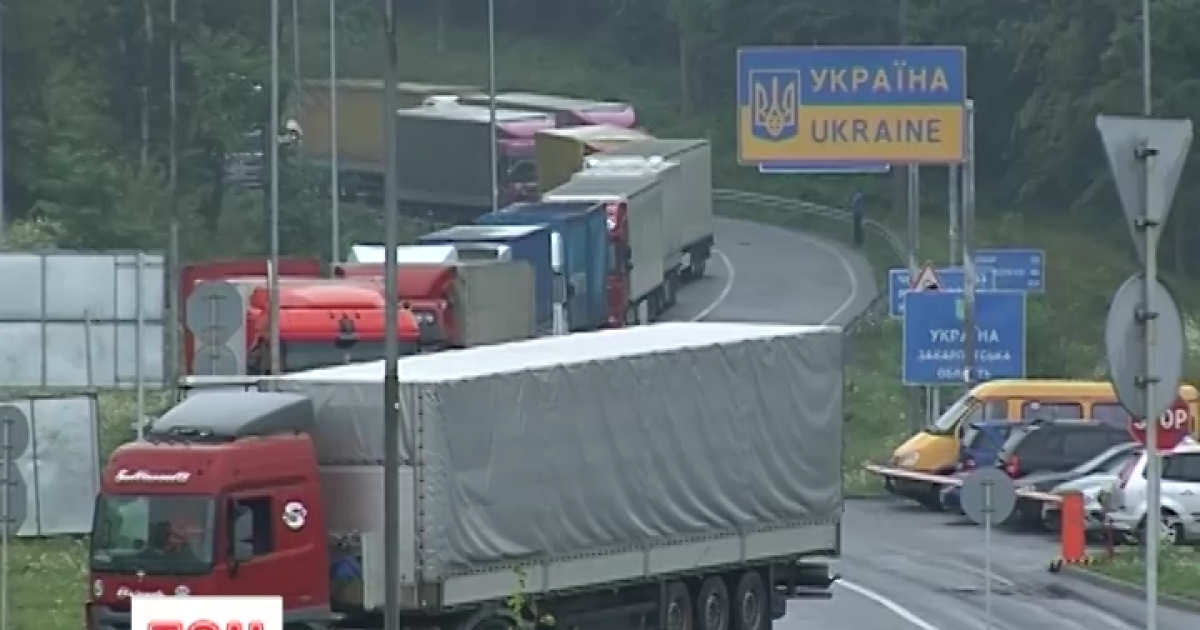 Словаки поймали на границе украинцев с контрабандным янтарем