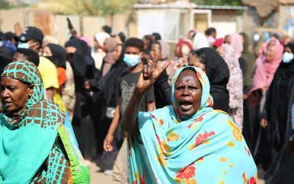 В Судане военные открыли огонь по демонстрантам: МИД Украины призывает воздержаться от посещения этой страны