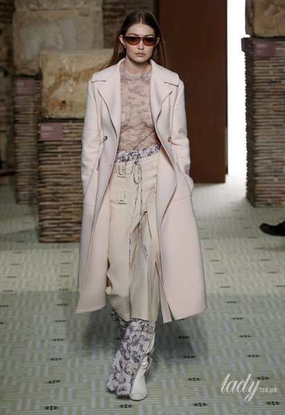 Коллекция Lanvin прет-а-порте сезона осень-зима 2019-2020 / © East News