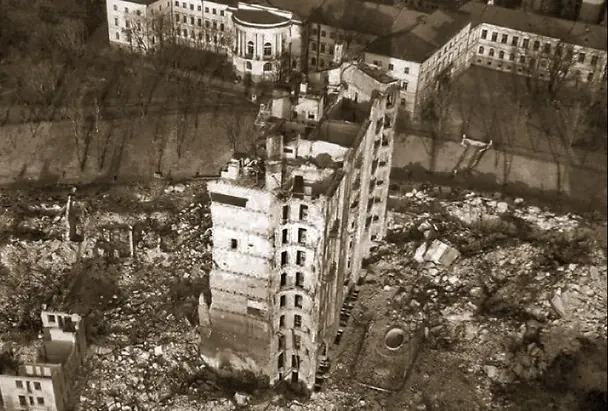 В начале XX века построили 10-этажный небоскреб Гинзбурга, а в 1941-м его взорвали