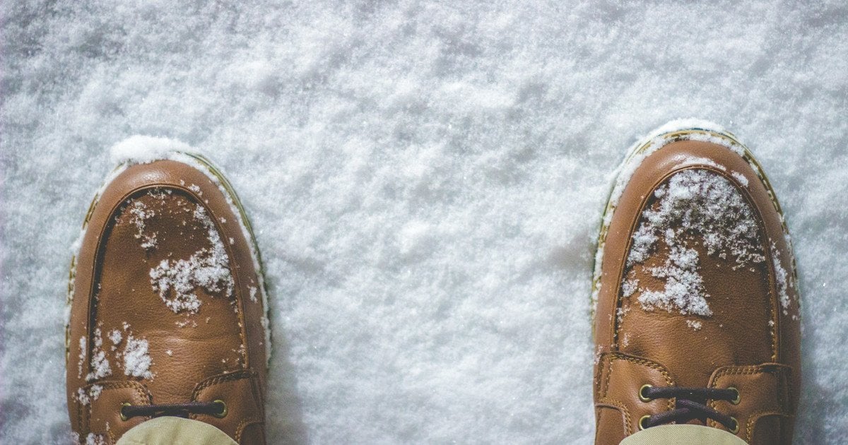 Як сушити мокре взуття не на батареї