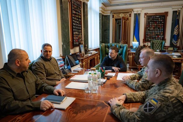 Зеленський провів нараду з Сирським, Умєровим і Баргилевичем / © Офіс президента України