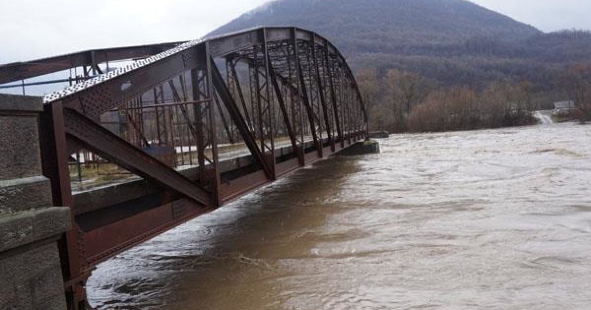 Закарпаття інтенесивно підтоплює. Тячев / © tyachiv.com.ua