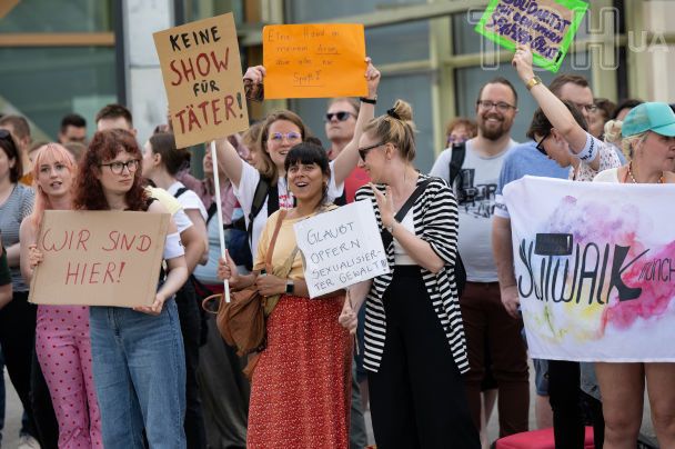 Акція протесту проти Тілля Ліндеманна перед концертом Rammstein у Мюнхені / © Getty Images
