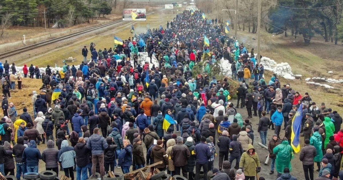 В Енергодарі окупанти кинули в людей гранату: постраждали двоє людей