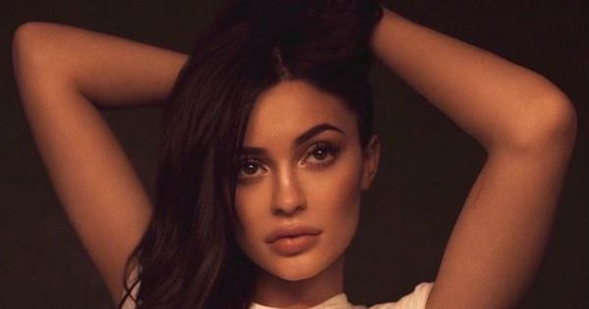 Молода матуся Кайлі Дженнер поділилася ніжним фото донечки