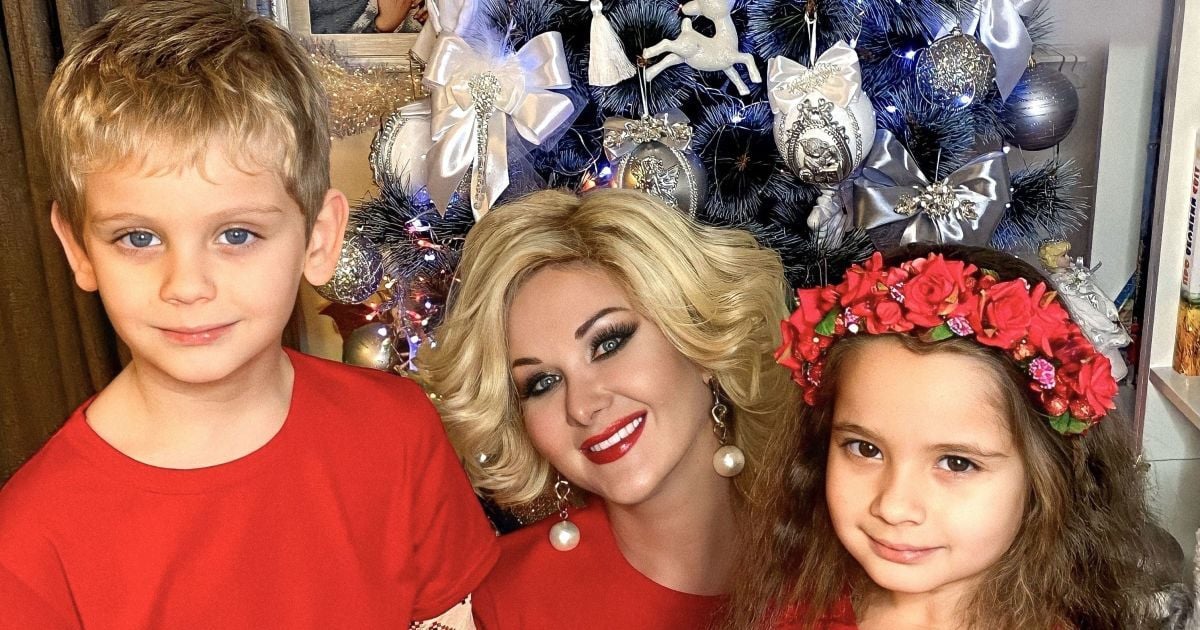 Екатерина Бужинская с детьми
