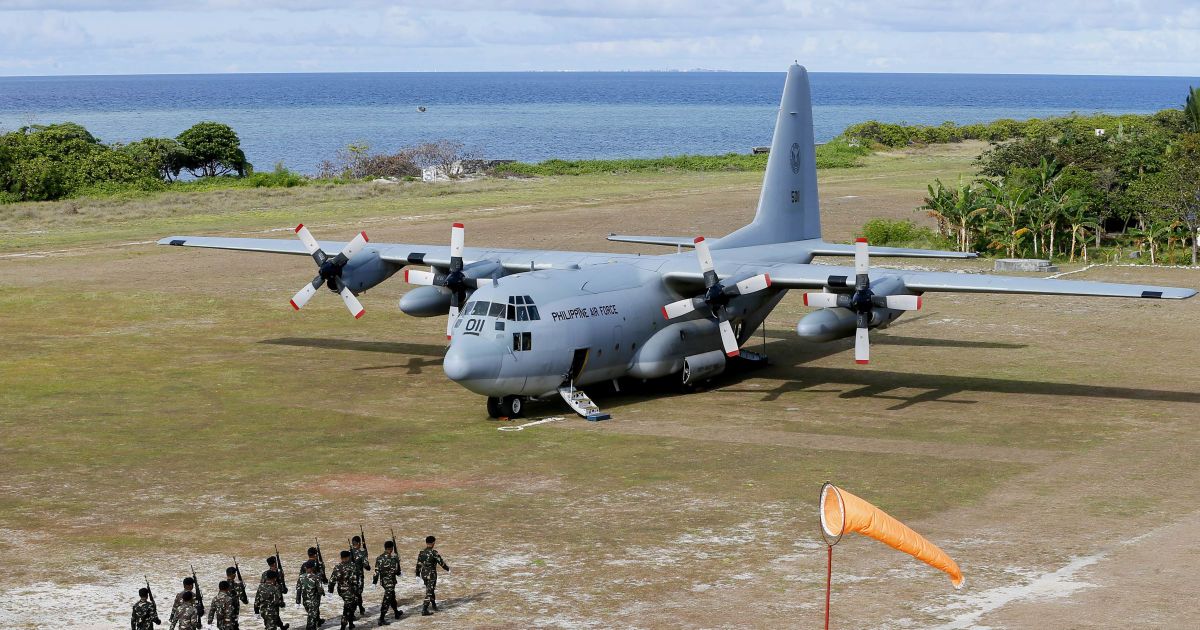 На Филиппинах назвали первое число жертв падения военного самолета