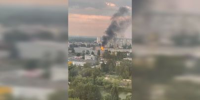 В Киеве на Оболони загорелось складское помещение (видео)