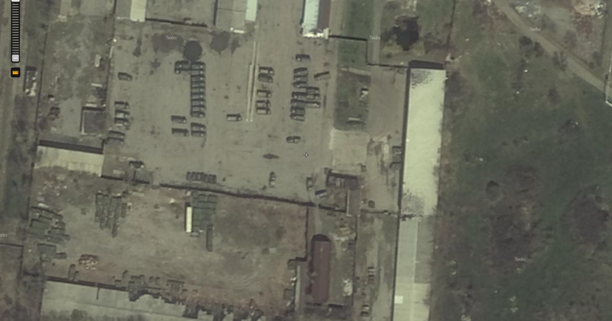 База окупаційних військ на території Луганського авіаційного ремонтного заводу / © InformNapalm
