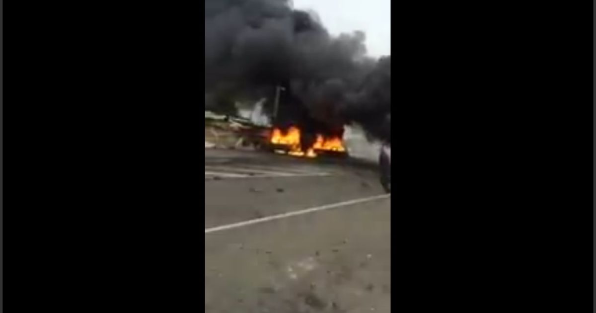 В Дагестане у поста ГАИ взорвался автомобиль: есть пострадавшие