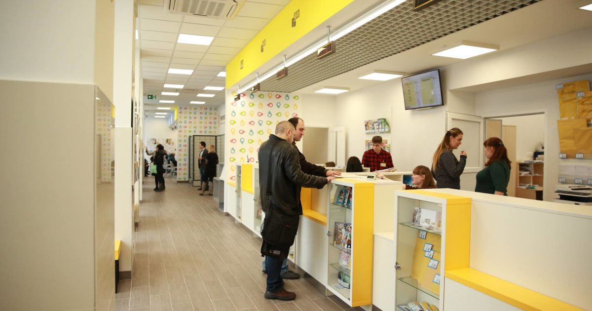 "Укрпошта" відкрила перше в Києві відділення з безкоштовним Wi-Fi, автоматом з кавою і тачскрінами