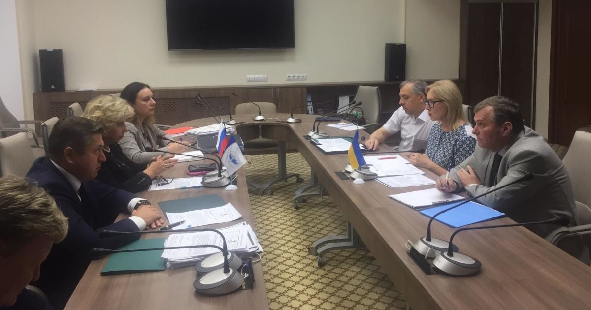 Омбудсмени України та Росії хочуть разом відвідати ув'язнених. Із чергою не домовилися