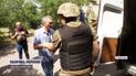 Полицейские увозят людей из-под обстрелов: эвакуация Северска