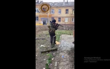 Тикток-войска Кадырова выложили видео реального боя с бандеровским светофором и пустым зданием (видео)