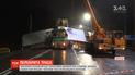Зерновоз разбил рекламный щит, из-за чего парализовало движение в Виннице