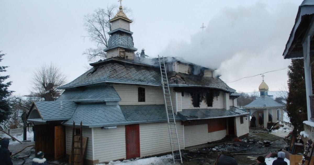 На Львівщині горіла церква ХІХ століття _3 / © ДСНС