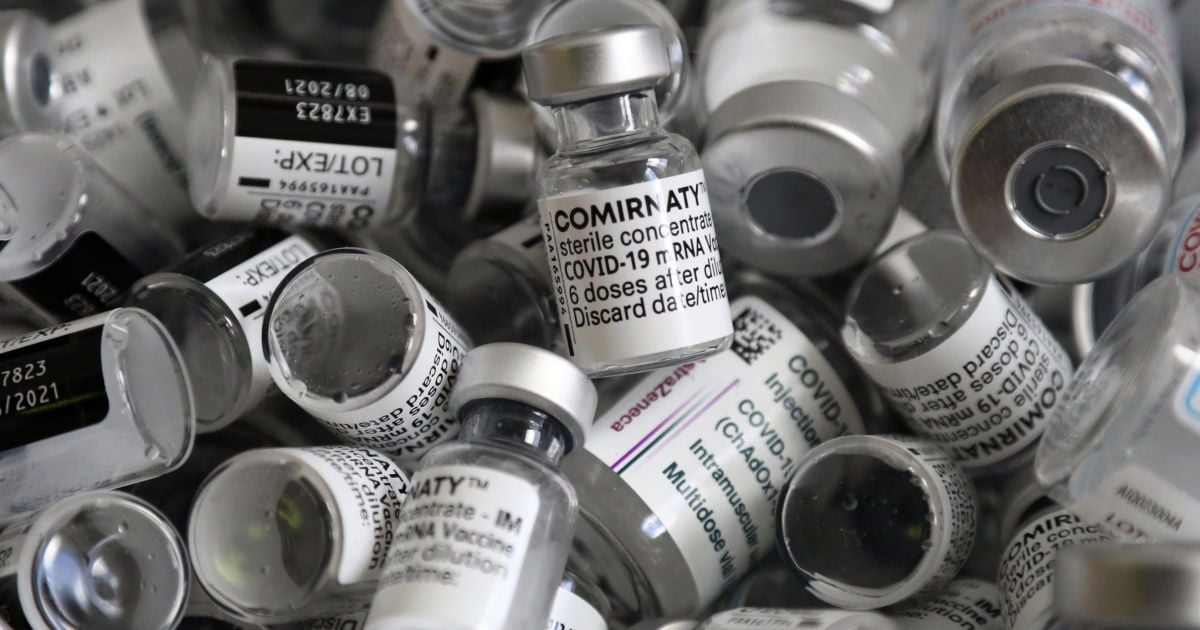 Названо причину смерті 47-річного українця після вакцинації Pfizer