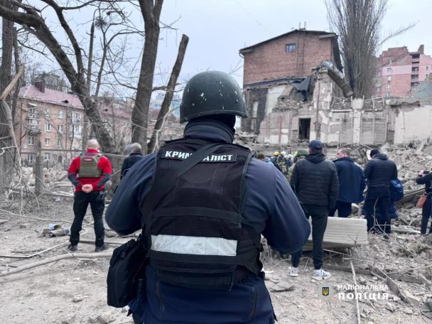 Наслідки ракетної атаки по Києву 25 березня / Фото: Нацполіція