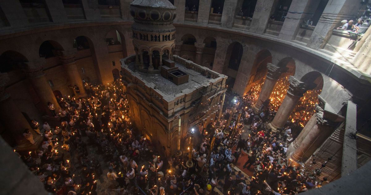 Сходження благодатного вогню.