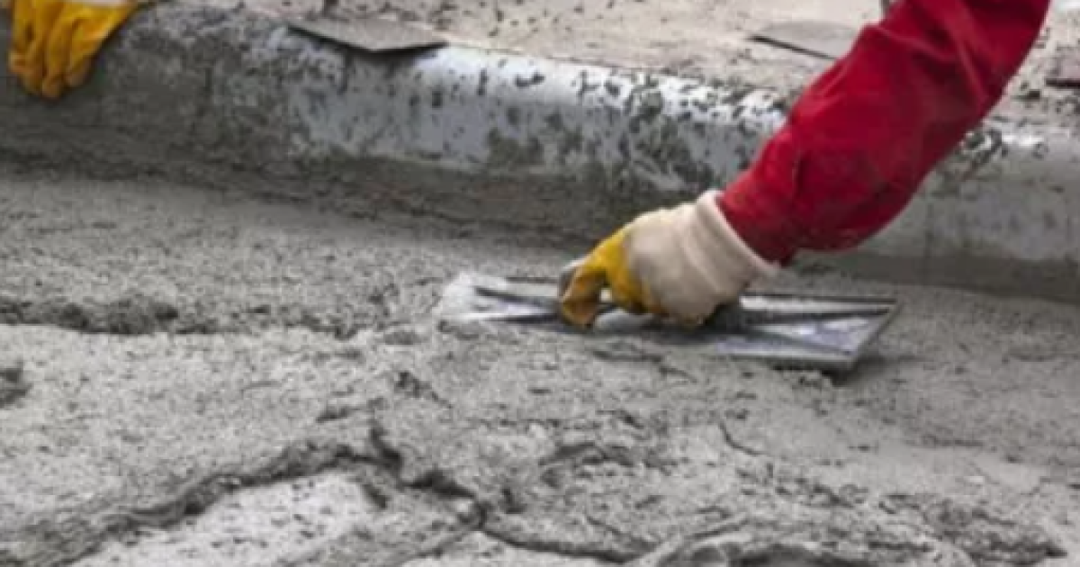 Чоловік вбив дівчину і залив бетоном на балконі