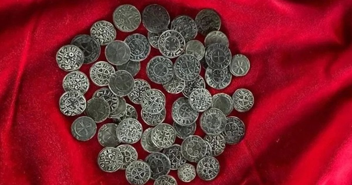 Унікальний скарб середньовічних монет