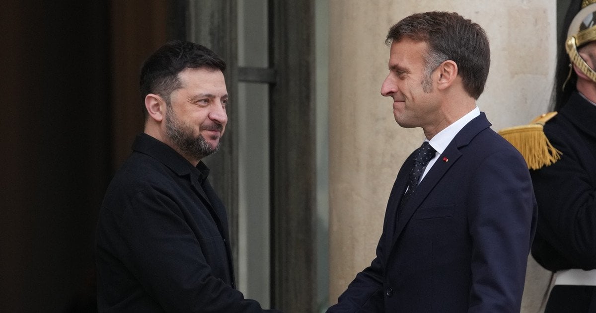 Володимир Зеленський та Емманюель Макрон під час зустрічі 1 грудня