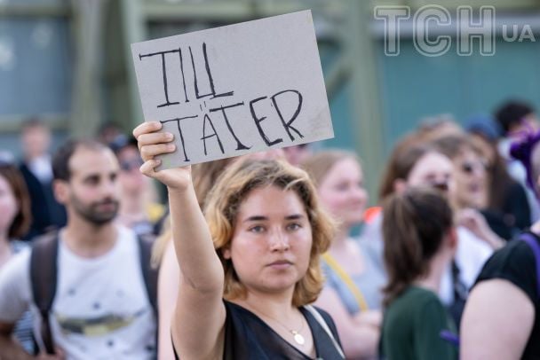 Акція протесту проти Тілля Ліндеманна перед концертом Rammstein у Мюнхені / © Getty Images