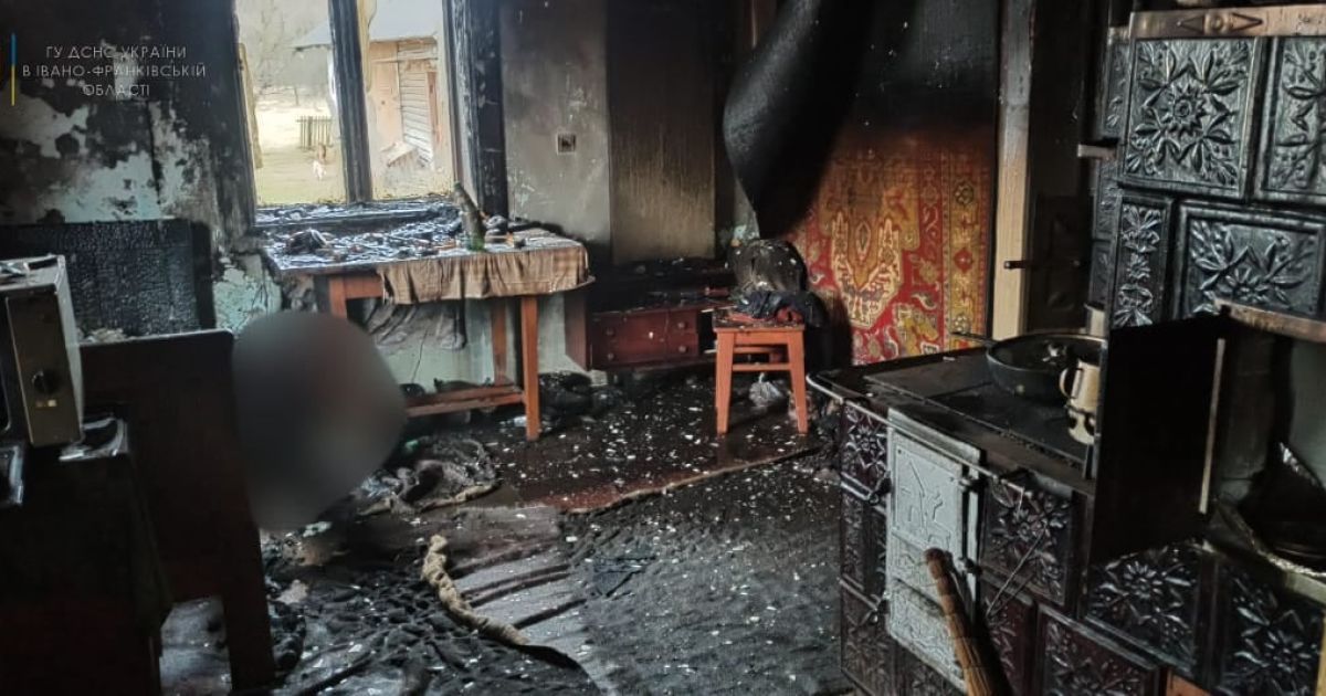 Труп знайшли в обгорілому будинку: на Прикарпатті в пожежі загинув чоловік (фото)