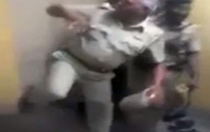 Офицер-тюремщик станцевал "дикие" танцы на камеру и стал звездой Сети