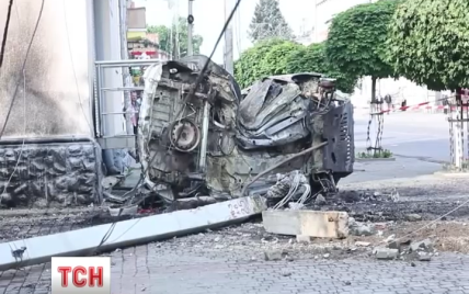 В ужасной аварии на Львовщине сгорели заблокированы в авто люди
