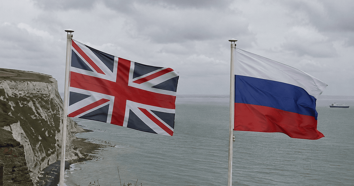 Прапори Великої Британії та Росії