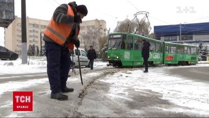Негода налетіла на Захід: купа ДТП, повалені дерева та обірвані електродроти
