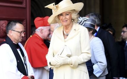 Яка гарна: 71-річна герцогиня Корнуольська в ніжному образі відвідала службу у Франції