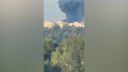 Після нічної атаки дронів у російському Ярославлі спалахнули пожежі - відео