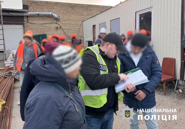 У Києві викрили угруповання, яке утримувало 31 людину в трудовому рабстві / © Національна поліція України