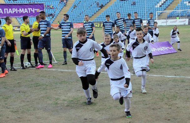 Газон "Черноморца" в последнем матче в Одессе перед запретом играть на этом поле. / © ФК Черноморец