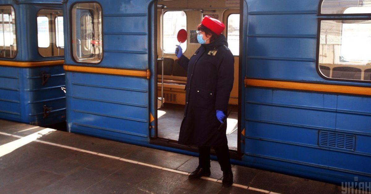 В Киеве приостановлено движение поездов по красной ветке метро, не работает пересадочный узел "Театральная"-"Золотые ворота"