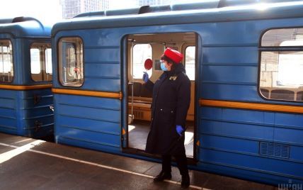 В Киеве приостановлено движение поездов по красной ветке метро, не работает пересадочный узел "Театральная"-"Золотые ворота"