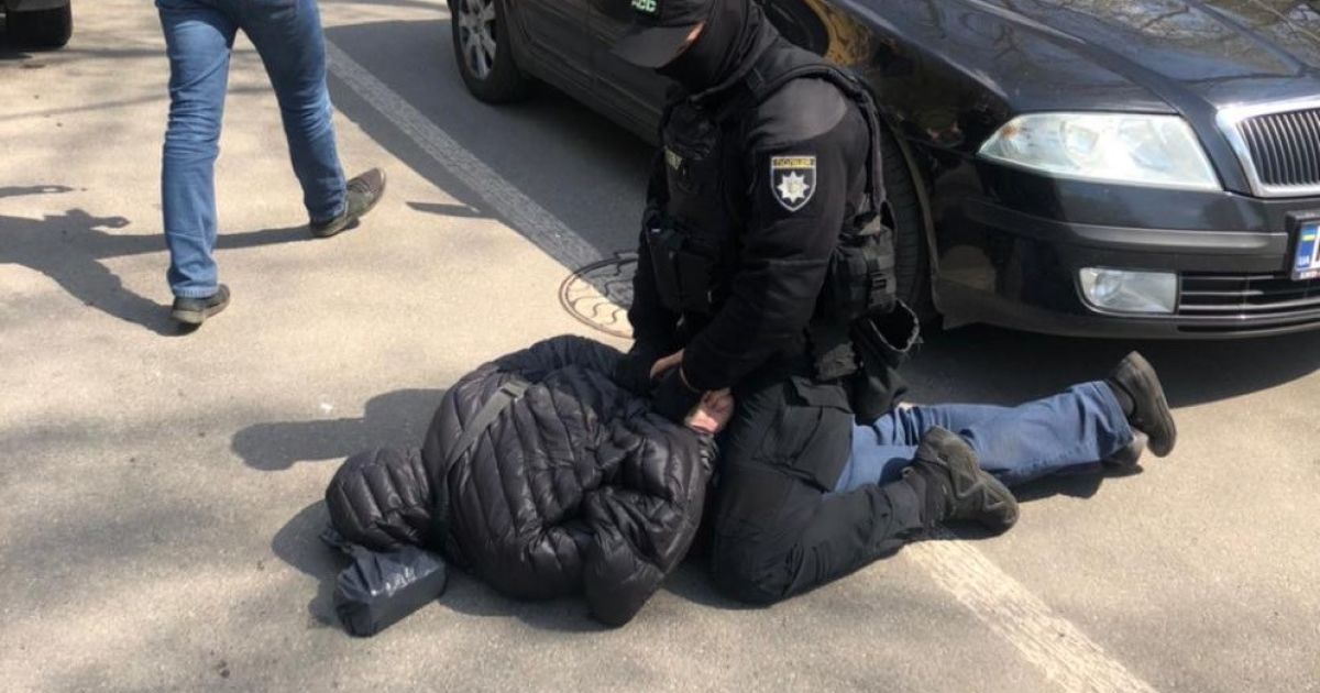 Требовал 220 тысяч долларов: на взятке задержали мошенника, который заявил, что станет "новым министром МВД"